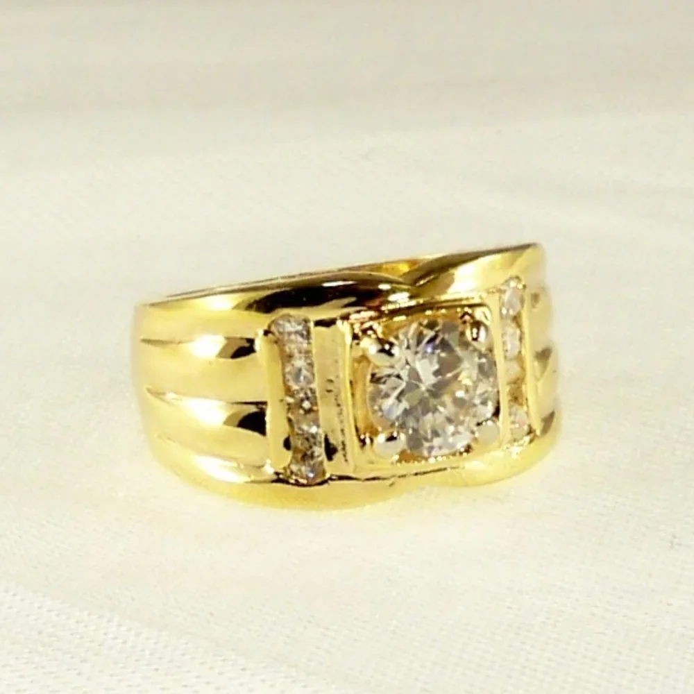 NEW Round Cut Cubic Zirconias Gold DESIGNER Ring